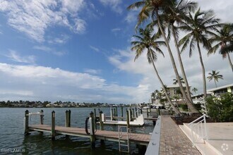 Building Photo - 2850 Gulf Shore Blvd N