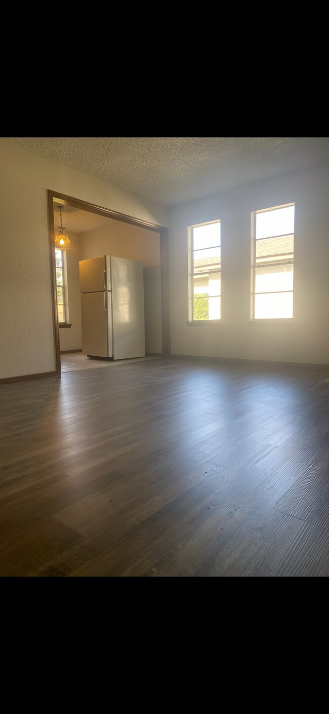 Foto del edificio - 2117 W Oak Ave