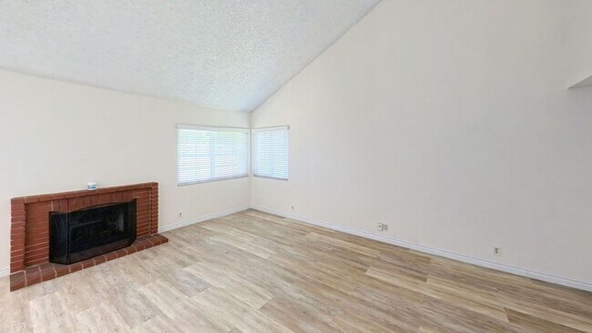 Building Photo - 1617 Toyon Pl
