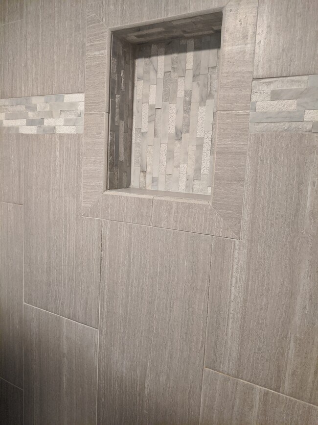 Ceramic tiled shower - 122 Oakwood Ave