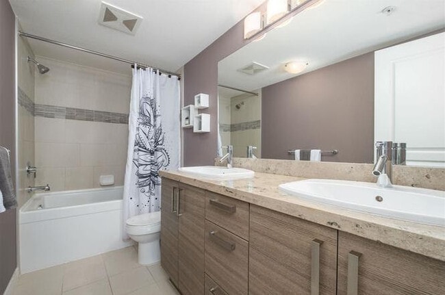 Building Photo - 3105 Lincoln Ave