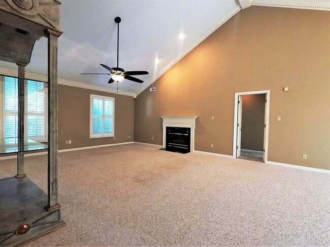 Building Photo - NORTHSHORE LANDING-all 3 bedrooms on the m...