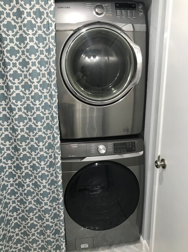 475 Cannon Green Dr Unit D, room A, Goleta, CA 93117 Condo for Rent