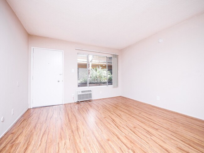 Foto del edificio - 1179 Crenshaw Blvd