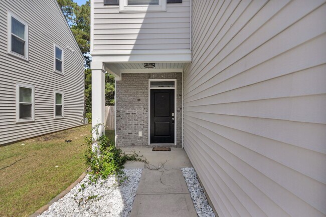Foto del edificio - 4 Bedroom 3 Bath Home in Summerville!