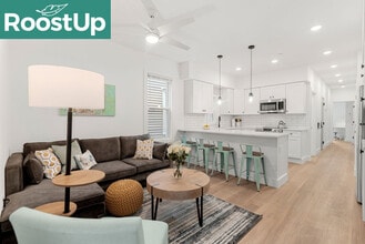 Building Photo - Furnished private bedroom with private ensuite bath