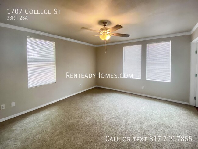 Building Photo - 1707 S College St