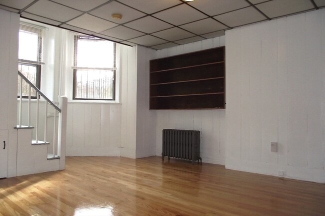 Building Photo - 924 Beacon St