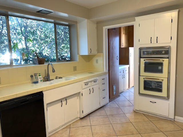 9 - 1304 S Bundy Dr
