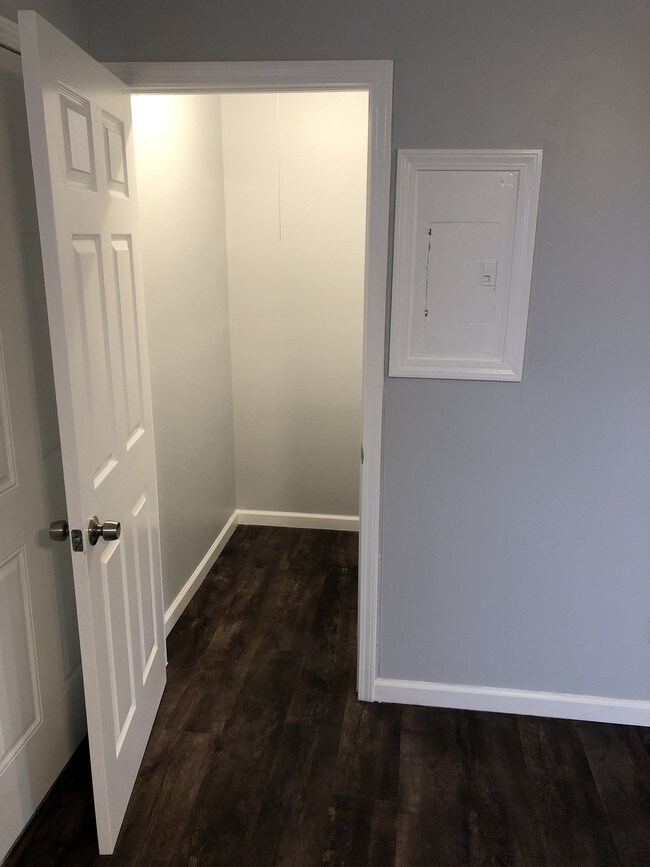 Fotografía del edificio - 18 Green Acres Dr