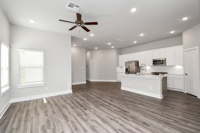 Building Photo - 21030 Shore Oak Dr