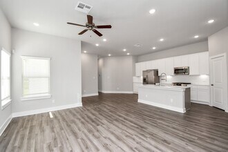 Building Photo - 21030 Shore Oak Dr