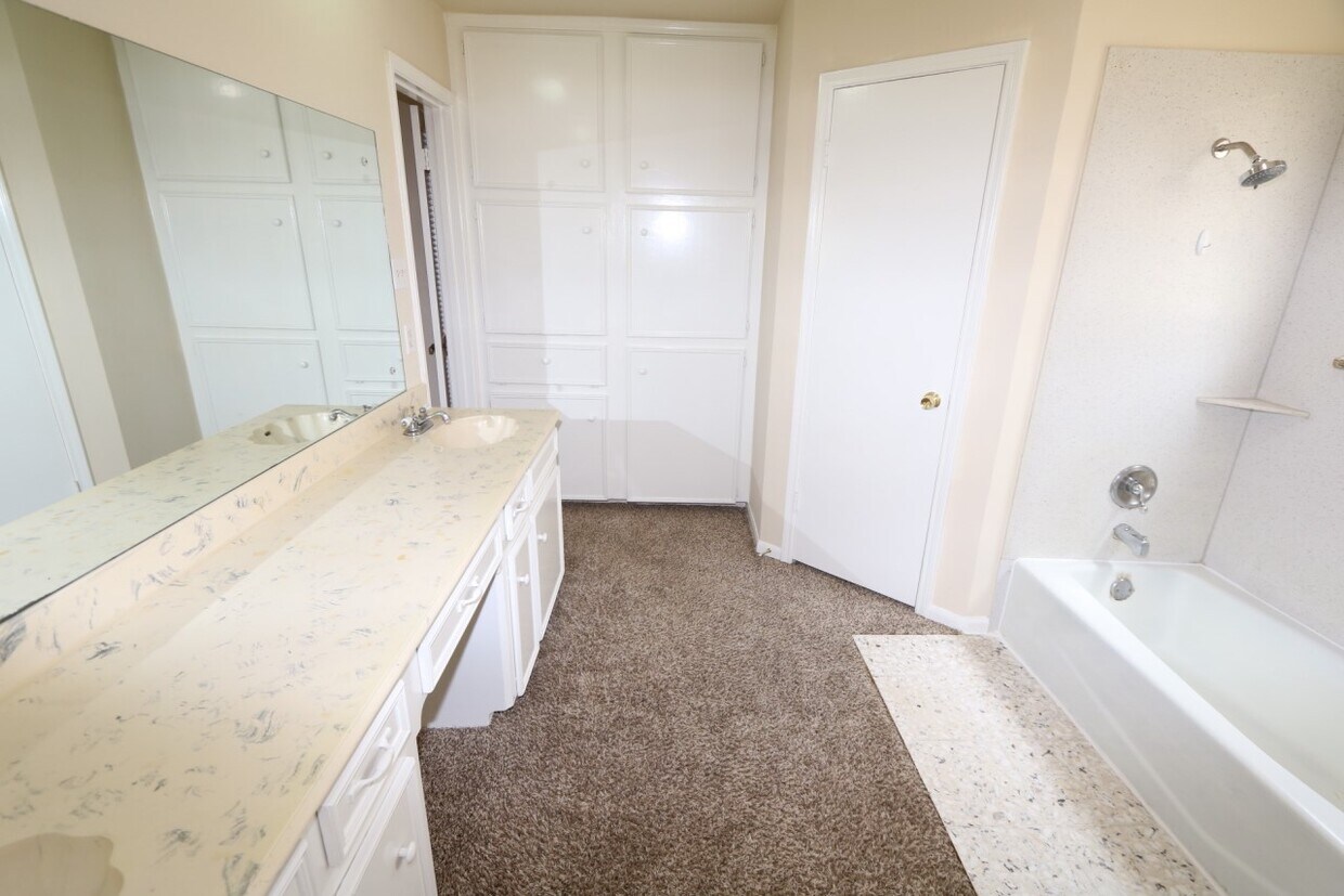 Foto del edificio - 13318 Rain Lily Ln