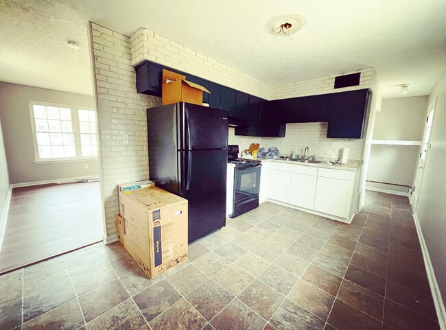 Building Photo - 9400 Moonridge Pl