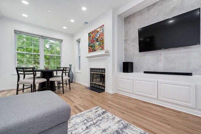 Foto del edificio - 1640 W Diversey Pkwy