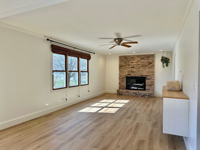 Foto del edificio - 1525 Westglen Dr
