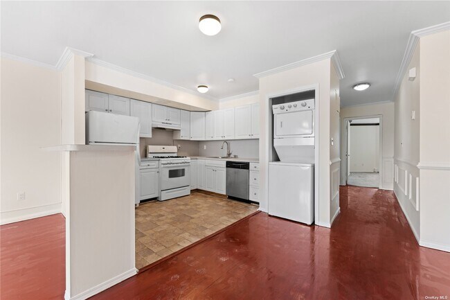 Building Photo - 841-20 Austin St