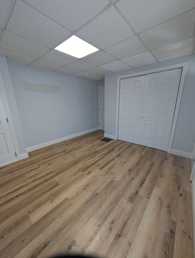 Building Photo - First Floor 1 Bedroom