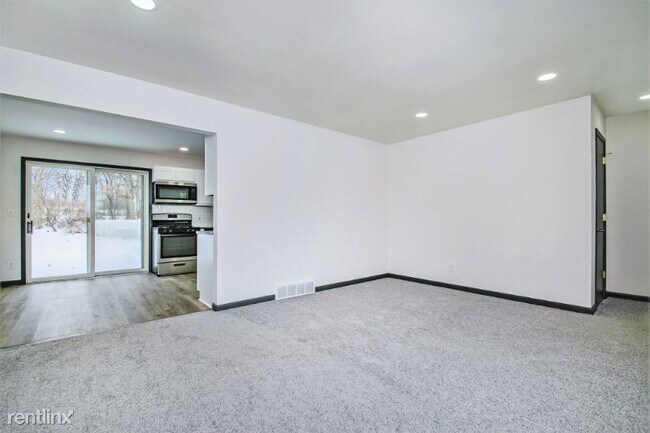 Building Photo - 4 br, 2.5 bath House - 1888 Woodfern SE