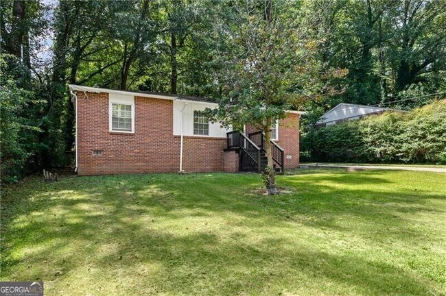 Building Photo - 305 Banberry Dr SE