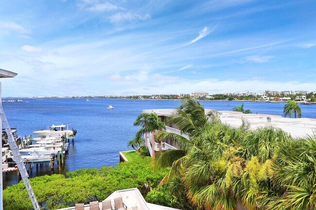 Building Photo - 309 E Ocean Ave