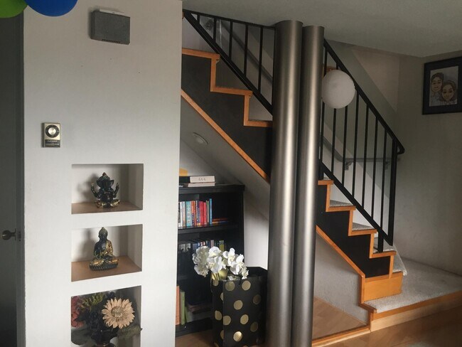 Foto del edificio - 6881 Chantel Ct
