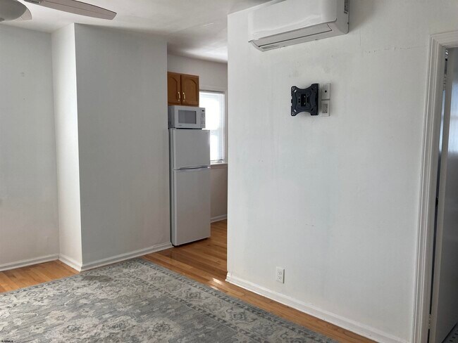 Building Photo - 7817 Ventnor Ave
