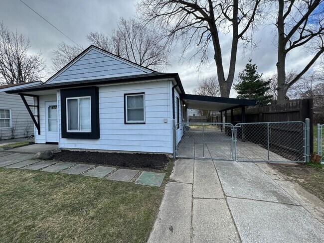 Foto del edificio - North Ferndale ranch with over 1,000 squar...