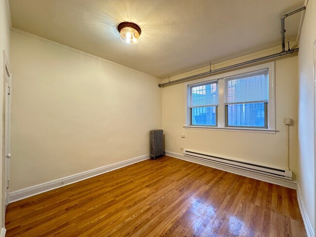 Foto del edificio - 2536 N Sawyer Ave