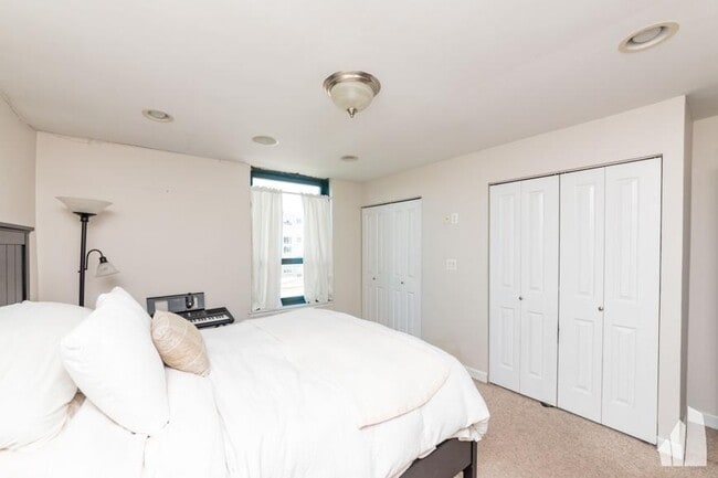 Building Photo - 2 bedroom in Chicago IL 60613
