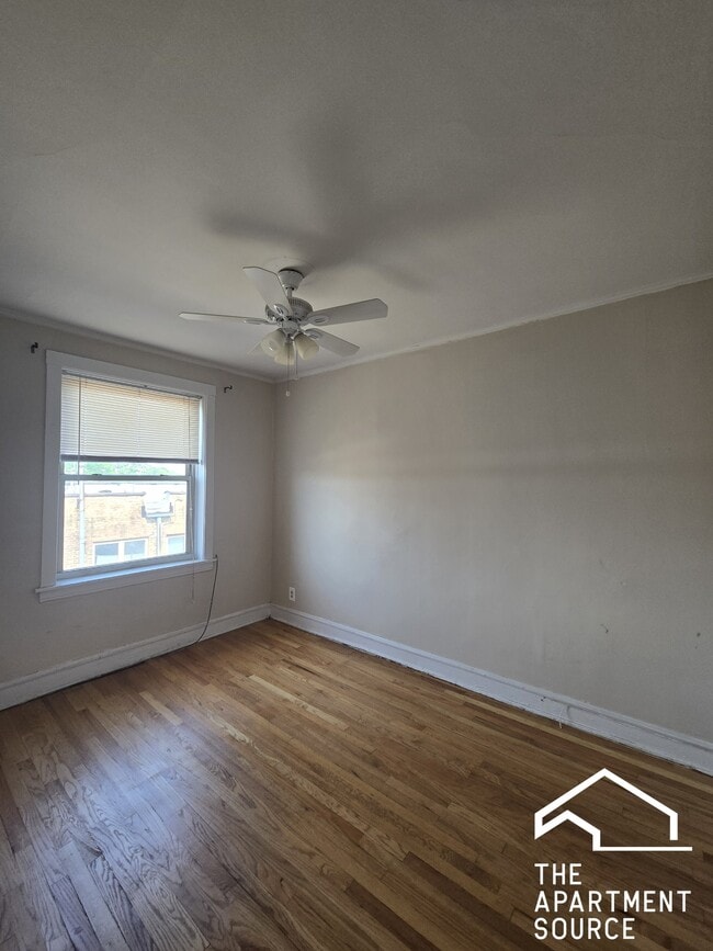 Building Photo - 2350 W Touhy Ave