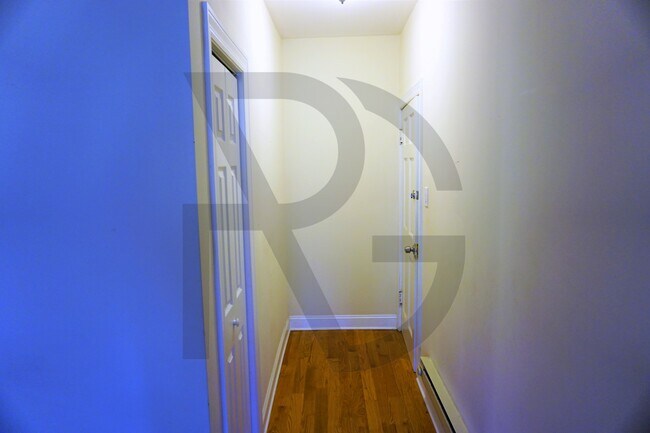 Foto del edificio - 3732 N Pine Grove Ave