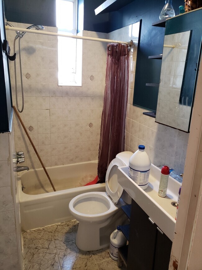 Foto del edificio - 1748 63rd St