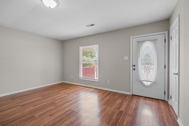 Foto del edificio - Fantastic 3 Bedroom Ranch home in SE Ralei...