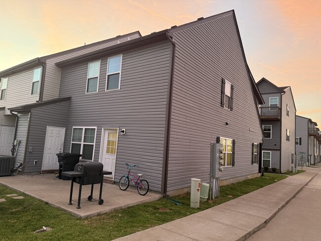 Foto del edificio - 414 Rick Mccormick Dr