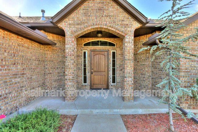 Building Photo - 508 Whispering Oaks Blvd