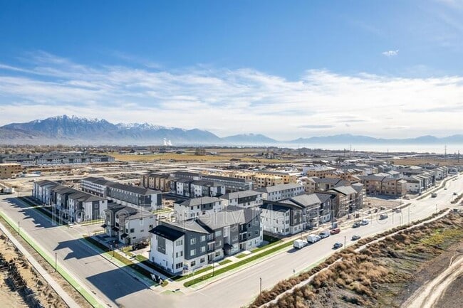 Building Photo - 362 S 1080 W