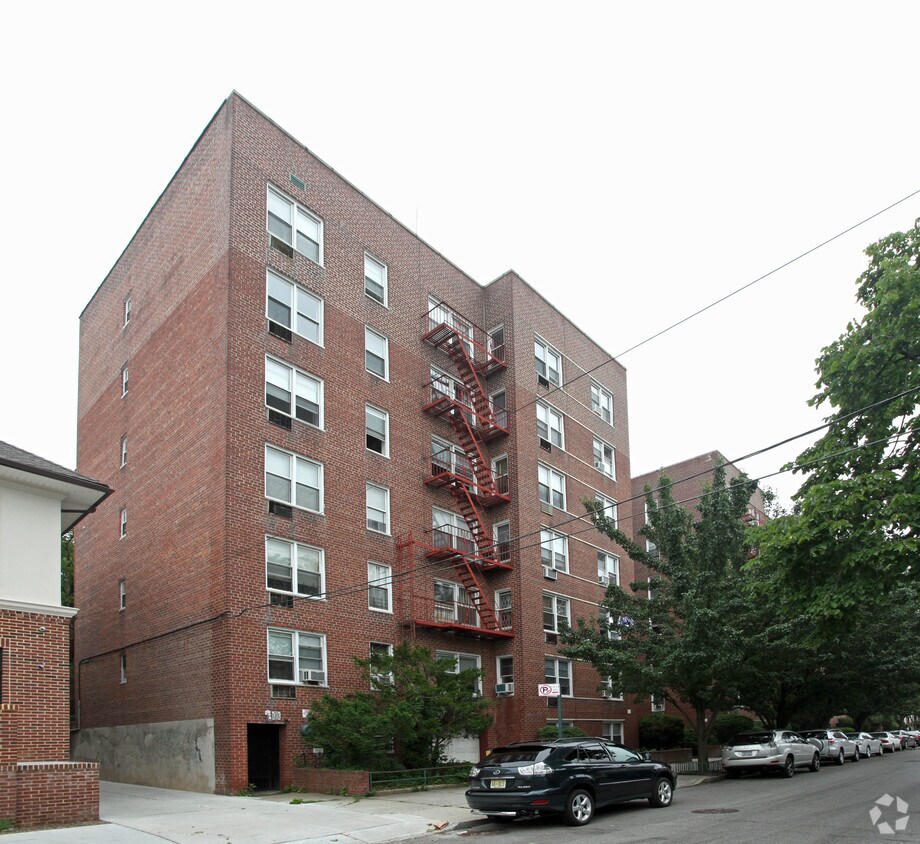 Primary Photo - 1833 E 12th St