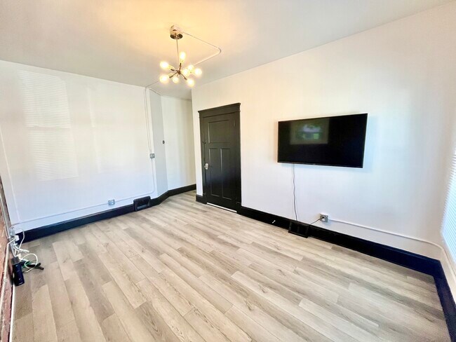 Building Photo - 1331 W 65th St