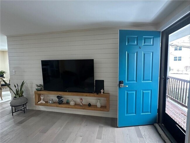 Foto del edificio - 351 New London Ave