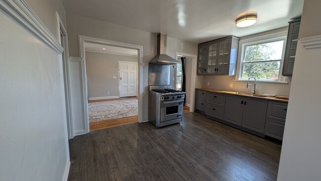 Building Photo - Laurel Street Triplex