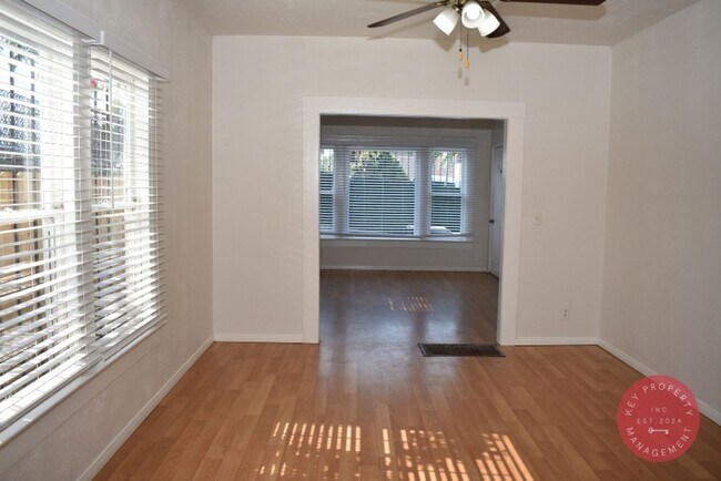 Foto del edificio - Charming 2-Bedroom Downtown Unit – Availab...