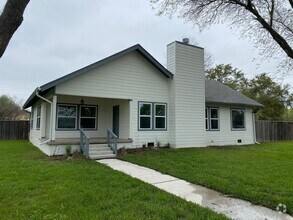Building Photo - 301 Randy Dr