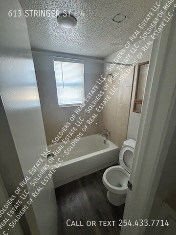 Foto del edificio - 613 Stringer St