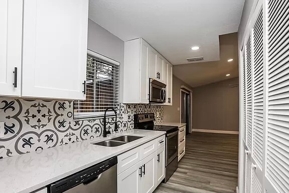 Foto del edificio - 1820 Prairie Lake Blvd