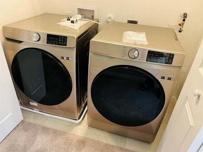 Foto del edificio - 3200 College Park Dr