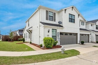 Building Photo - 1205 Lamar Dr