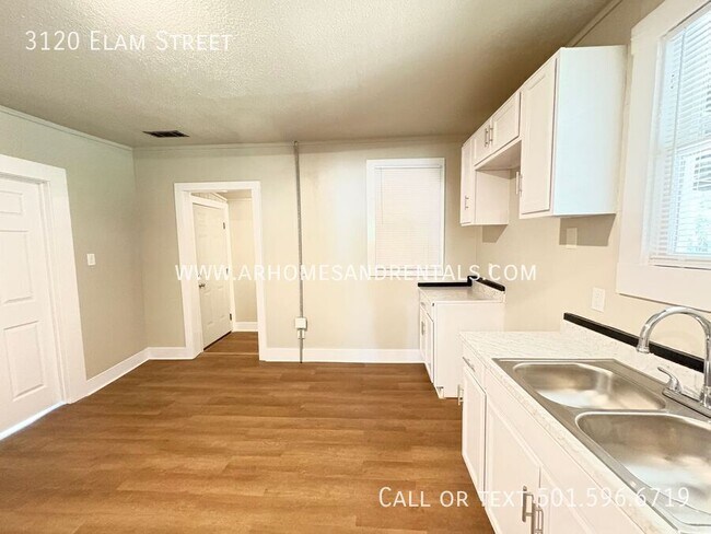 Building Photo - 3120 Elam St