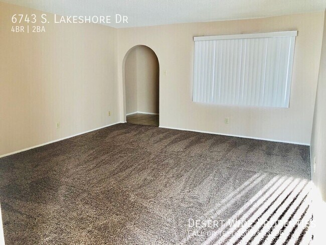 Foto del edificio - 6743 S Lakeshore Dr