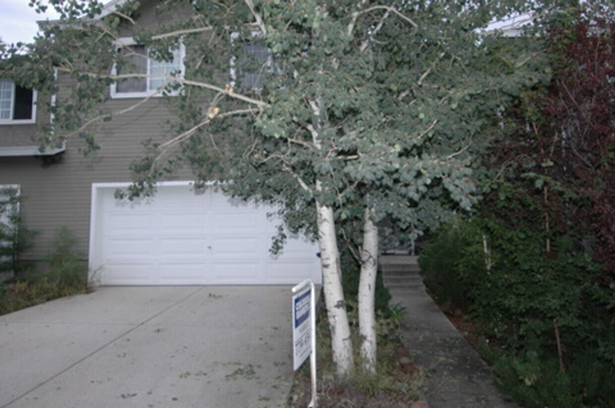 Primary Photo - 3 Bedroom Townhome for Rent